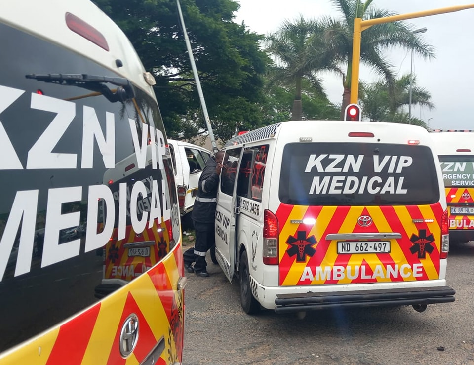 _ArriveAlive's tweet photo. Multiple people injured following a collision involving a four-vehicle crash including a taxi on the R102 https://t.co/wdKwOlGAbQ
#ArriveAlive #Crash #MultipleVehicles #KZNVIP https://t.co/o7ee1ALhIh