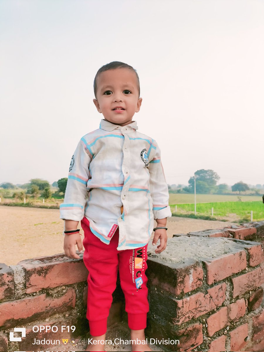 BhindJadoun's tweet photo. #chhote #jadoun #sahav ❤️🙌✌️💥
#jadoun #farm #house ❤️🌾✌️✨
#Village #sayna 🌾❤️
@sirbhadoria https://t.co/3nnIvDehJG
