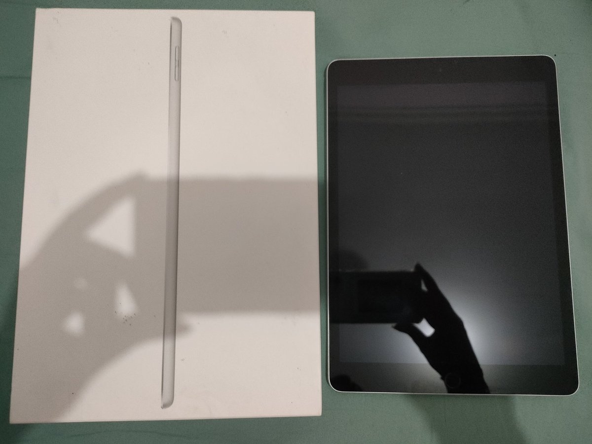 jaehyunie1416's tweet photo. WTS Ipad 9 256gb Wifi Only Silver

*Wifi Only
*Mulus
*Fullset Ori
*No Minus
bonus 
*Gojodoq 10th Pen
*Softcase 
*Gojodoq Keyboard Bluetooth+case purple

4.8jt 
Cod Bandung 
Orange juga bisa https://t.co/ORSJIiW7uB