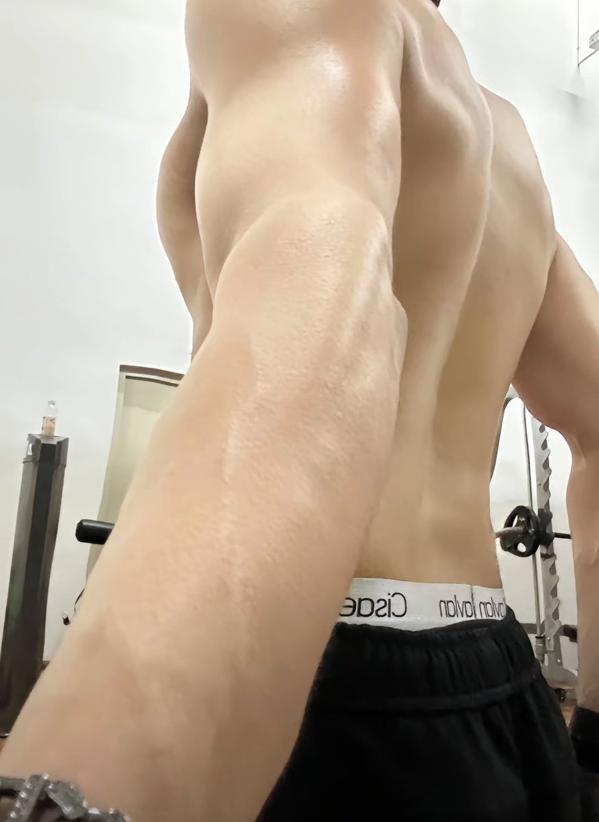 tpay_869Z's tweet photo. #男大 这个角度好看🤩 https://t.co/G0HxYTYnBT