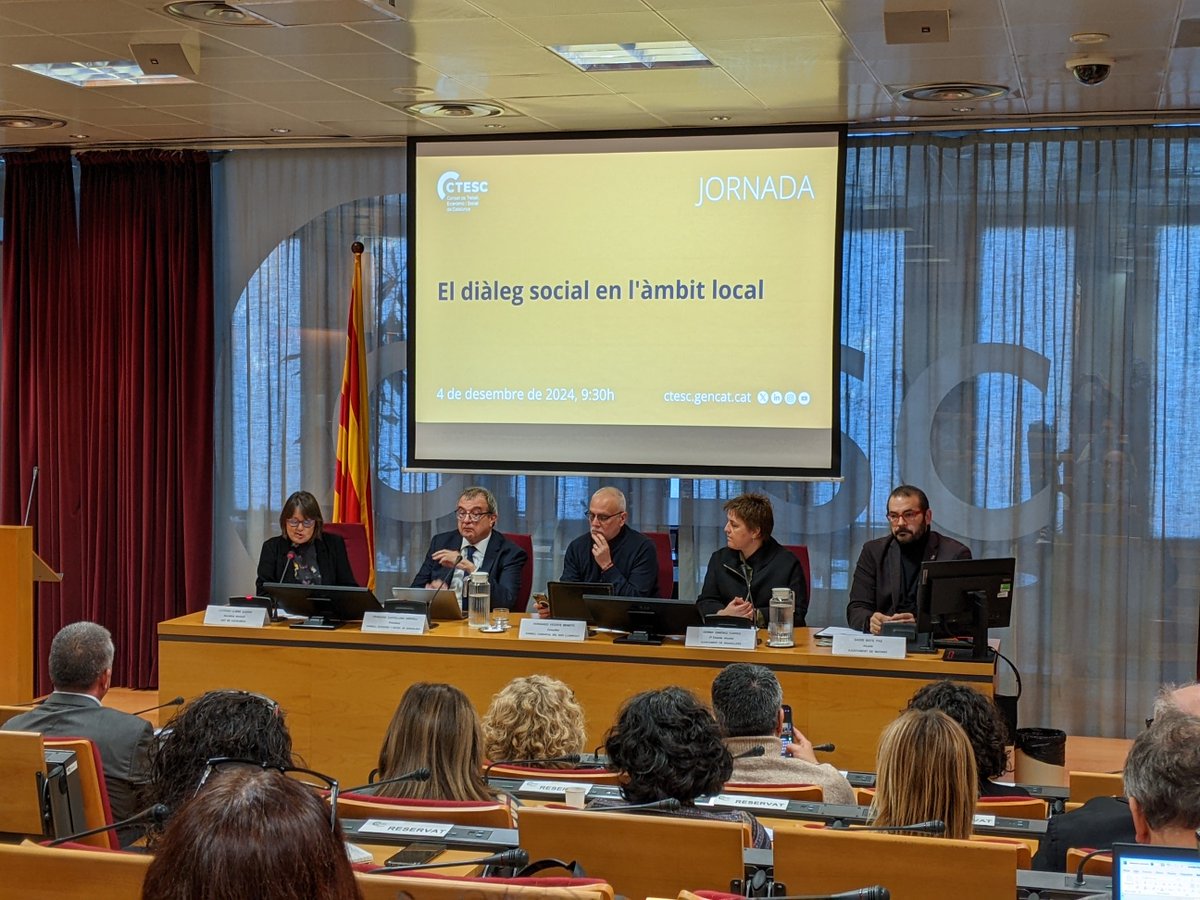 CTESC (@ctesc) on Twitter photo Comença la primera taula rodona: ‘Valoració del diàleg social des de l'àmbit local’.
Modera la taula Caterina Llibre, secretària nacional de la UGT de Catalunya <a href="/ugtcatalunya/">UGT de Catalunya</a> , i hi participen: David Bote, alcalde de Mataró <a href="/matarocat/">Ajuntament de Mataró</a>, Francesc Castellana, president del Consell Comença la primera taula rodona: ‘Valoració del diàleg social des de l'àmbit local’.
Modera la taula Caterina Llibre, secretària nacional de la UGT de Catalunya <a href="/ugtcatalunya/">UGT de Catalunya</a> , i hi participen: David Bote, alcalde de Mataró <a href="/matarocat/">Ajuntament de Mataró</a>, Francesc Castellana, president del Consell