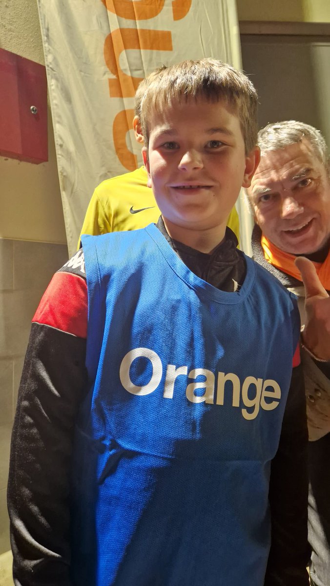 Orange Bourgogne Franche-Comtรฉ (@orangebfc) on Twitter photo .<a href="/Orange_France/">Orange France</a> renouvelle son partenariat avec le #FCMacornay โฝ๏ธdans le cadre du programme #OrangeFootballAmateur
Le club a reรงu hier soir une nouvelle dotation dโรฉquipements et sโengage ร animer, tout au long de lโannรฉe, des ateliers sur les bonnes pratiques du #numรฉrique.
Le .<a href="/Orange_France/">Orange France</a> renouvelle son partenariat avec le #FCMacornay โฝ๏ธdans le cadre du programme #OrangeFootballAmateur
Le club a reรงu hier soir une nouvelle dotation dโรฉquipements et sโengage ร animer, tout au long de lโannรฉe, des ateliers sur les bonnes pratiques du #numรฉrique.
Le