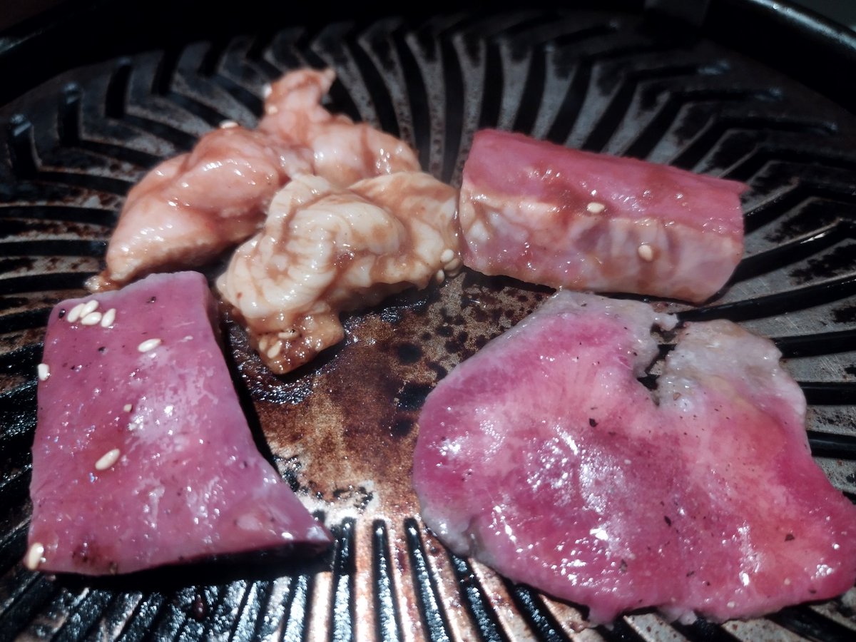 Captain_MorKen's tweet photo. ちょっと肉気分だったので久々の一人焼肉！
ホルモン·舌·心臓·肝臓…… https://t.co/fRp6TzGKCf