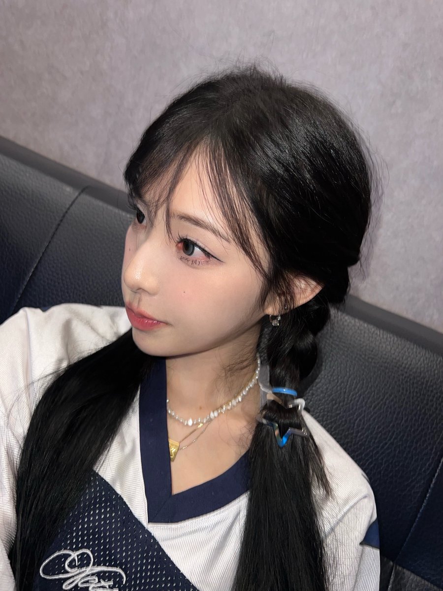 [#희진]

다들 긴머리 좋아해주셔서…ഒ ྀི ͚ɞ̴̶̷ ·̮ ɞ̴̶̷ ͚ ྀིᡘ💝헤헷

#HEEJIN #tracer #트레이서