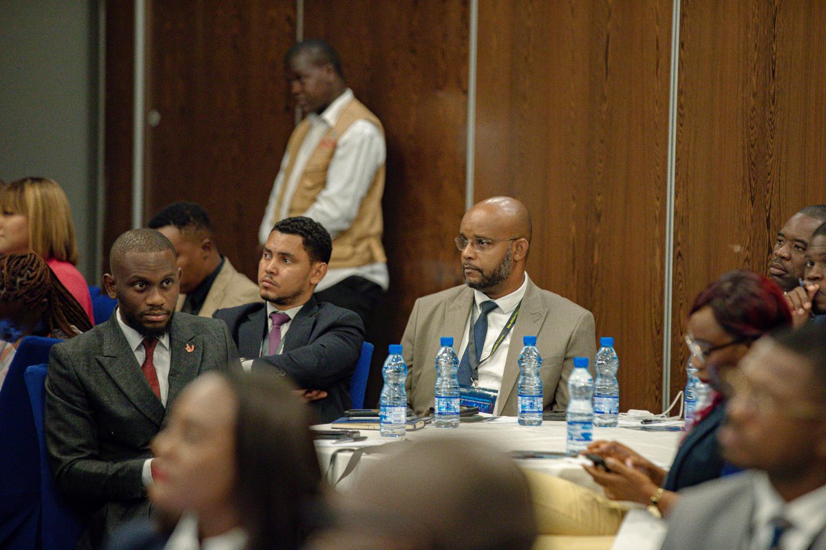 #Événement | Ce Mardi 03 novembre, la <a href="/SGG_gabon/">Société de Garantie du Gabon</a>  représentée par son Directeur Général, Monsieur Alban ETHO, a pris part au lancement du "𝑪𝒂𝒑𝒊𝒕𝒂𝒍 𝑴𝒂𝒓𝒌𝒆𝒕𝒔 𝑫𝒂𝒚" à #Libreville.

Pour en savoir plus 👉: urlz.fr/tj83

#SGG #Gabon #COSUMAF <a href="/OneAfricaForums/">One Africa Forums</a>