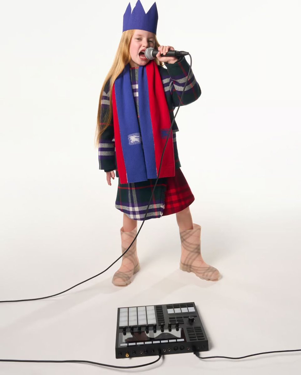 GreenextInfo's tweet photo. 🎉 Discover the Magic of Circular Fashion with Burberry's New Children's 'Remake' Capsule! British heritage brand Burberry has just unveiled a stunning new kidswear capsule collection, crafted from surplus fabrics and yarns from previous collections! 🌍✨
https://t.co/5QRBlPI8uF https://t.co/6ysk2rq1T4