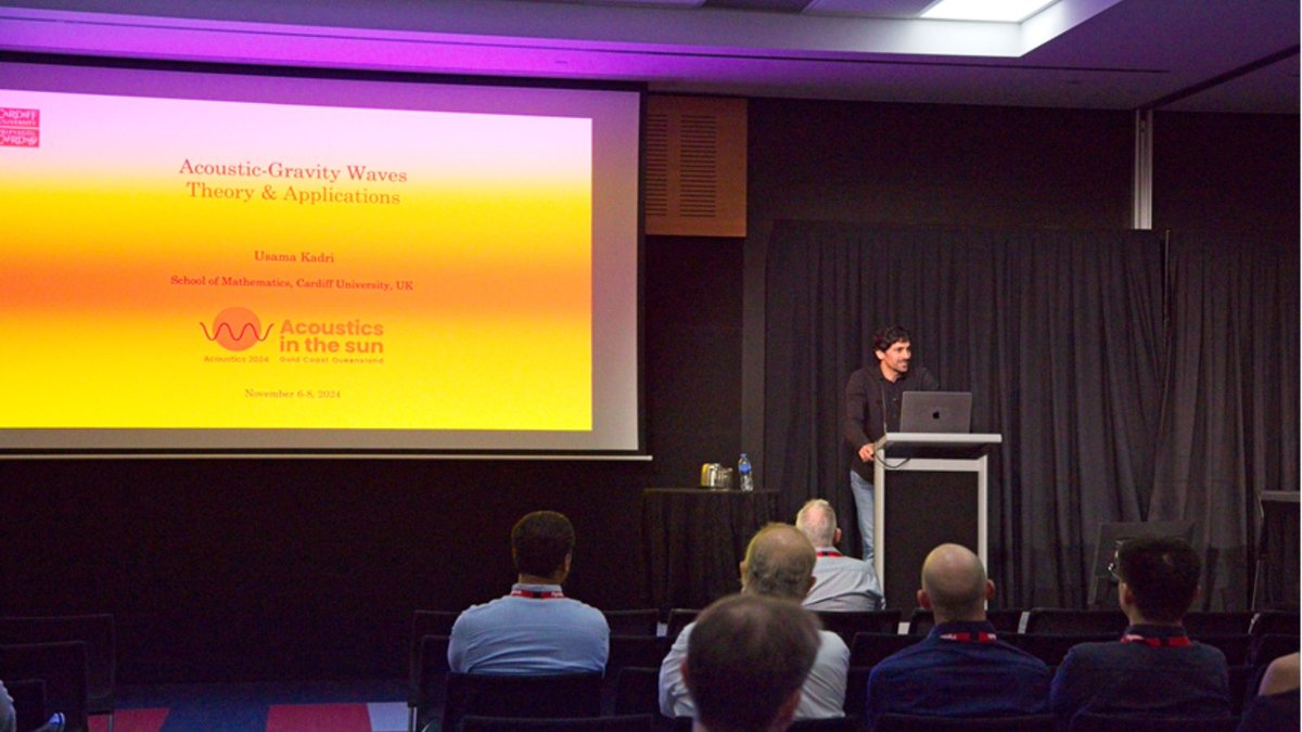 Cardiff Uni Maths (@mathscu) on Twitter photo Yn ddiweddar, cyflwynodd ein hacademydd <a href="/usamakadri1/">usama kadri</a> sgwrs lawn yn Acoustics in the Sun yn Gold Coast, Queensland! Darparodd anerchiad cyffredinol ar donnau acwstig-disgyrchiant, theori a chymwysiadau. Dysgwch fwy π bit.ly/4fT6GuI Yn ddiweddar, cyflwynodd ein hacademydd <a href="/usamakadri1/">usama kadri</a> sgwrs lawn yn Acoustics in the Sun yn Gold Coast, Queensland! Darparodd anerchiad cyffredinol ar donnau acwstig-disgyrchiant, theori a chymwysiadau. Dysgwch fwy π bit.ly/4fT6GuI