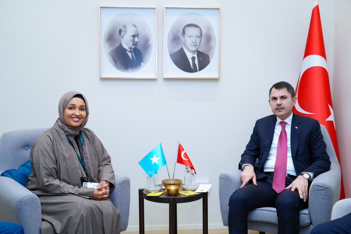 KhadijaMakhzumi's tweet photo. Today, I had the pleasure of meeting H.E. @MuratKurumEdit Minister of Environment, Urbanization & Climate Change of Turkey. We discussed enhancing collaboration, advancing the global climate agenda, and Somalia's full support for Turkey’s bid to host #COP31.  

🇸🇴🇹🇷 Somalia is committed to working with Turkey and the international community to champion sustainable solutions and build a greener, more resilient world.