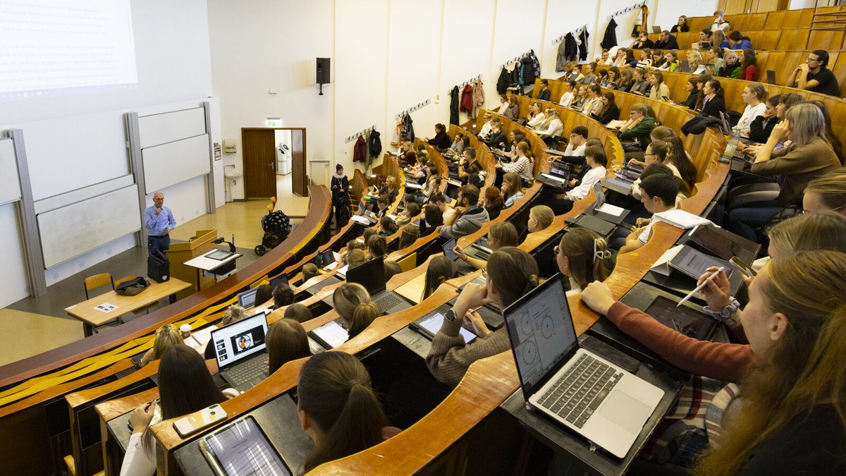 Die #TUChemnitz gehört erneut zu den Top 10 deutschen Universitäten im „Global University Employability Ranking“ und zählt zu den 250 besten weltweit. Dies bestätigt ihre exzellente Vorbereitung der Absolventen auf den Berufseinstieg. mytuc.org/mssk