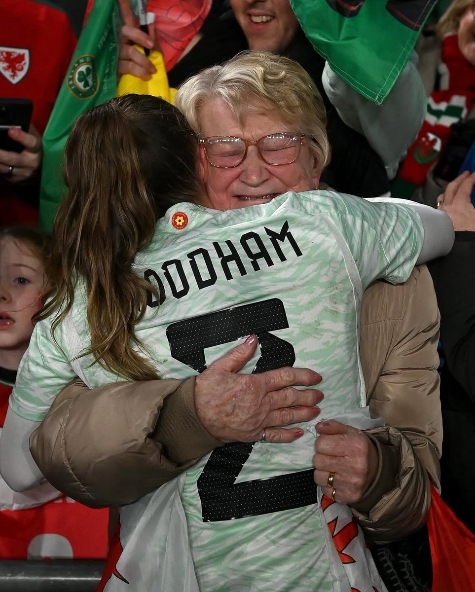 cerettta's tweet image. Pazzesco, tocca piangere alle 10.11 di un mercoledì di dicembre per queste foto qua. #EURO2025