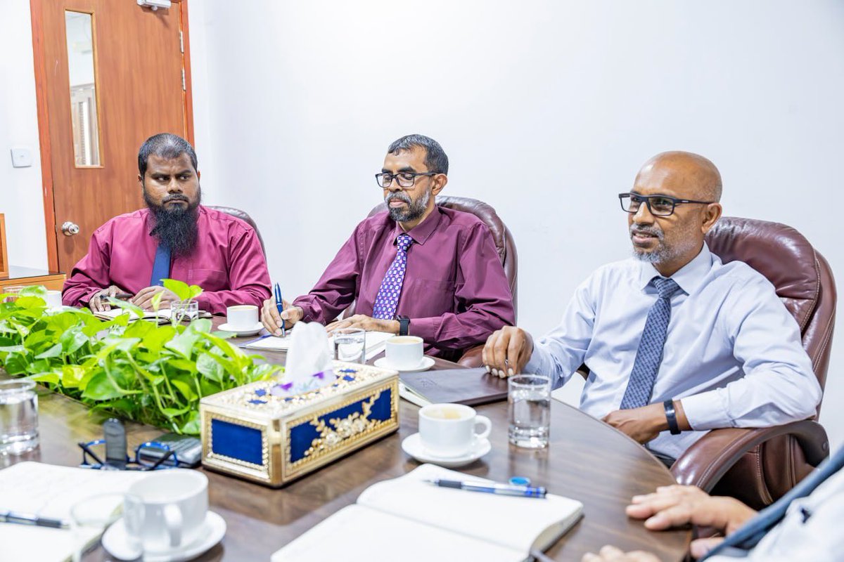 Minister of Islamic Affairs Dr. Mohamed Shaheem Ali Saeed met with Information Commissioner Mr. Ahmed Ahid Rasheed to discuss ICOM's plans to organize a training session for MoIA staff in January 2025.
