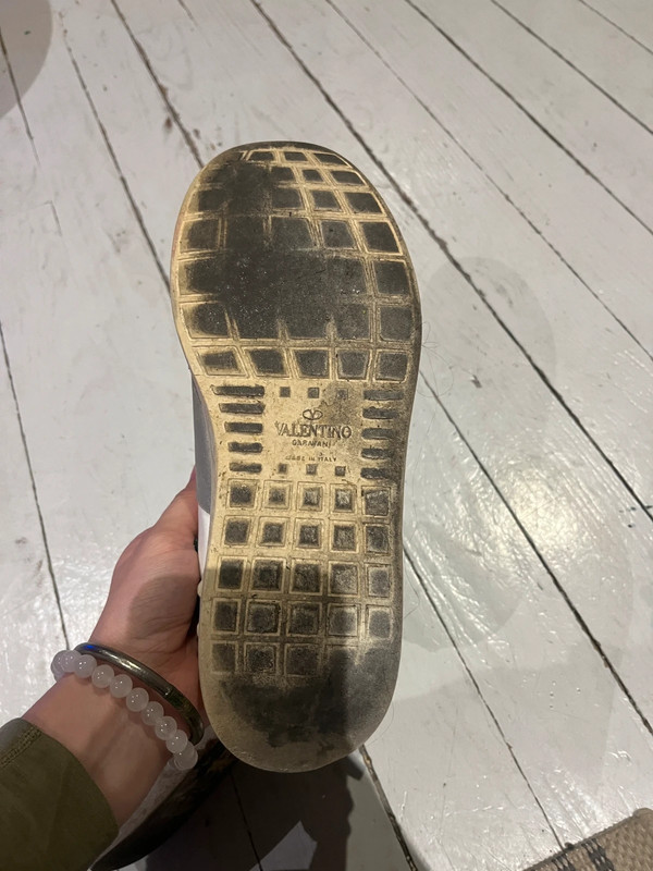 RipianH55535's tweet photo. Lina, a student from france is 20y.o. and has some super trashed Valentino sneakers. She love to wer them often barefeet. They smell really strong. #wellwornshoes #trashedshoes #stinkyshoes #soles https://t.co/ZOcDuwrIaf