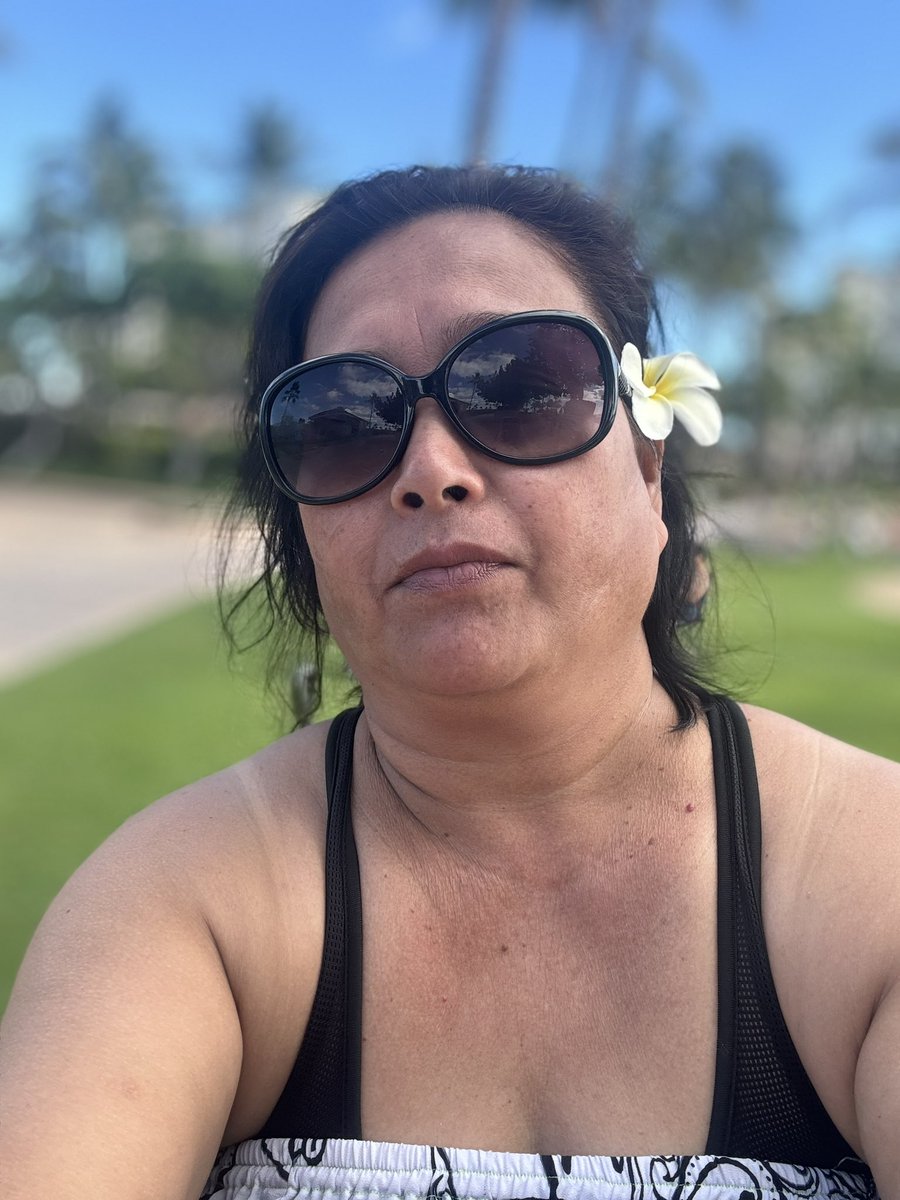 _magsxlua's tweet photo. me: mama pijja ki na 

Ekwe 

Mom: Ekwe im selfie 😂😂😂 
I miss her sm it hurts https://t.co/oMjsiZEJdg