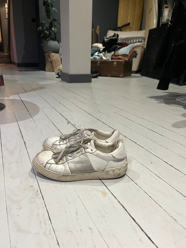 RipianH55535's tweet photo. Lina, a student from france is 20y.o. and has some super trashed Valentino sneakers. She love to wer them often barefeet. They smell really strong. #wellwornshoes #trashedshoes #stinkyshoes #soles https://t.co/ZOcDuwrIaf
