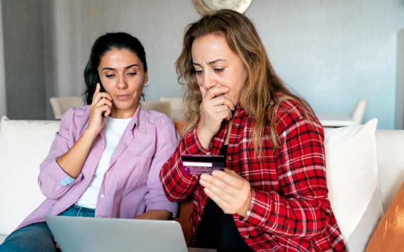 PerrigoConsult's tweet photo. Stay Vigilant! As the self assessment deadline approaches, scammers are ramping up their efforts. 

Learn how to spot the signs and protect your personal info:https://t.co/aNmkWg4gwl

#TaxScams #StaySafe #HMRC #WorcestershireHour https://t.co/7RZYlJfL9I