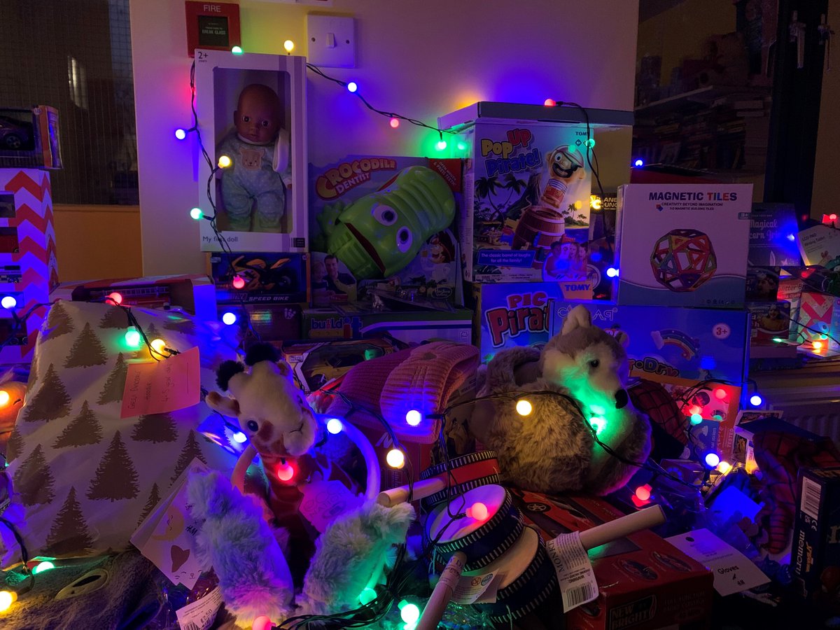 MaudsleyNHS's tweet photo. 🎁✨ Join our Christmas mission! The Parental Mental Health team is collecting new toys and gifts for children in #Southwark, including teenagers. Drop off your donations by 16th Dec at Maudsley Hospital's main reception. 🎄🤗 

#ProjectElf #Christmas #MakeADifference https://t.co/0VxxhAGuei