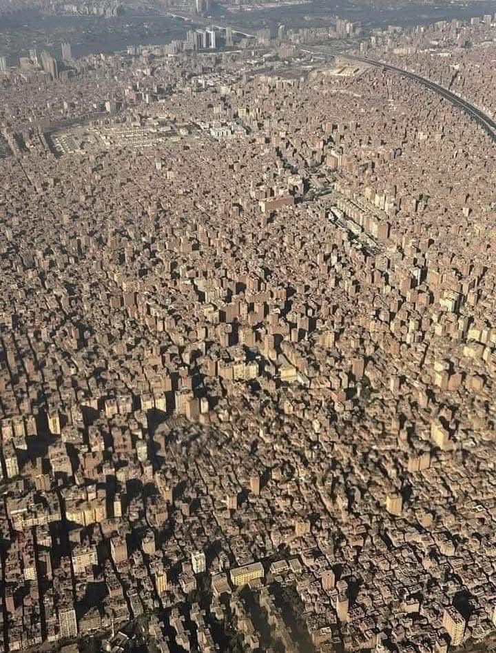 صورة تجيبلك إكتئاب مزمن 🥺🥺
ربنا مانن علينا بمليون كيلو متر مربع والدنيا برااااح بس نقول ايه .. ولاد الدووج حاشرينا تحت السلم علشان يعرفوا يسيطروا علينا .. بس باذن الله هاااانت 🤲