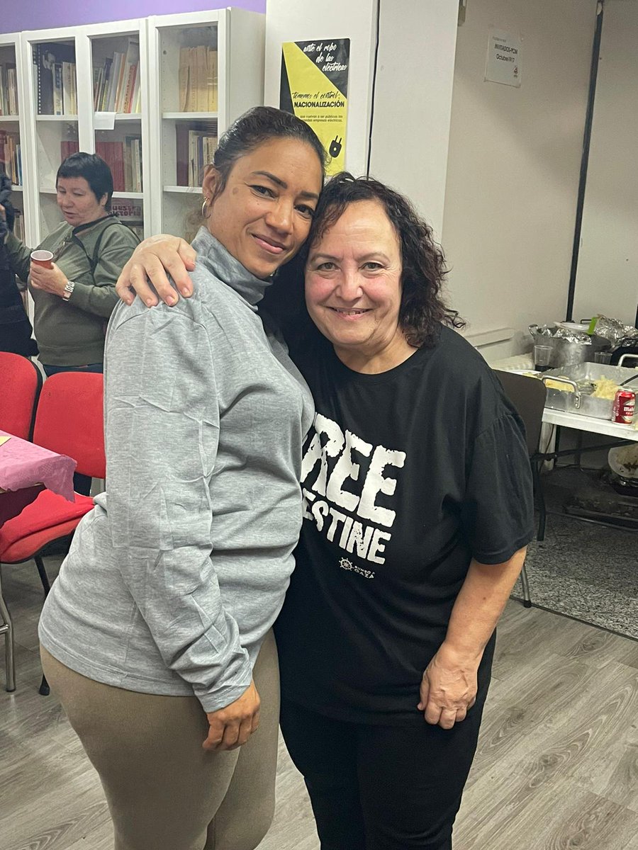 Comida cubana en la sede del Partido Comunista Español (PCE) de Madrid.
Los fondos recaudados serán para mitigar los daños ocasionados en la población de Gtmo y Artemisa con el paso de los huracanes.
#CubaNoEstaSola 
La asociación Guevara siempre presente.
