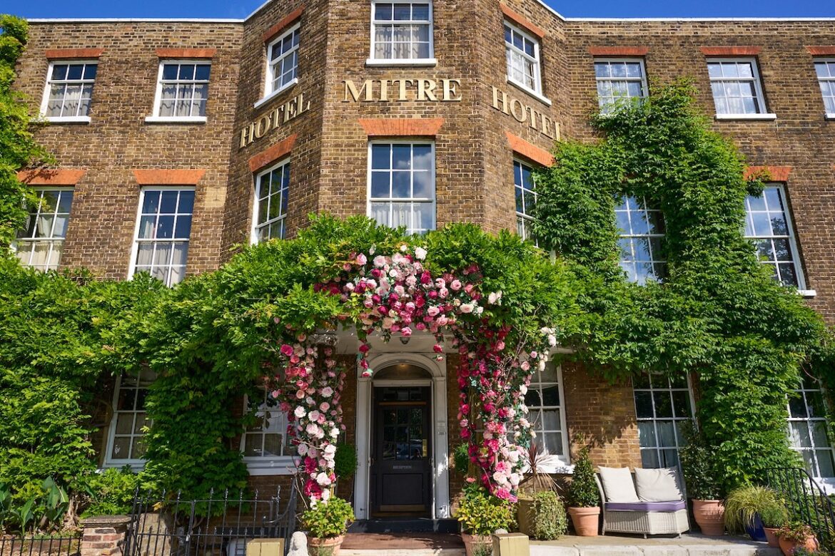 Bespoke Black Book (@thebespokebook) on Twitter photo Welcome to The Mitre Hotel, Hampton Court, a stunning property reviewed by <a href="/abi_butcher/">Abi Butcher</a>!
bespokeblackbook.com/the-mitre-hoteā¦
#bespokeblackbook #hamptoncourt #hotel Welcome to The Mitre Hotel, Hampton Court, a stunning property reviewed by <a href="/abi_butcher/">Abi Butcher</a>!
bespokeblackbook.com/the-mitre-hoteā¦
#bespokeblackbook #hamptoncourt #hotel