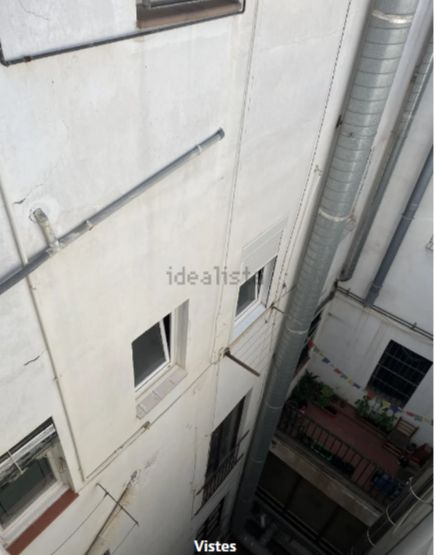 157.000 euros per un zulo d'11 metres quadrats.  "Simplement, bonic i genial..." No us perdeu la foto de "vistes". 
Aquest és el "nivell" del mercat de l'habitatge a
#Barcelona. idealista.com/ca/inmueble/10…
#habitatge #gentrificació