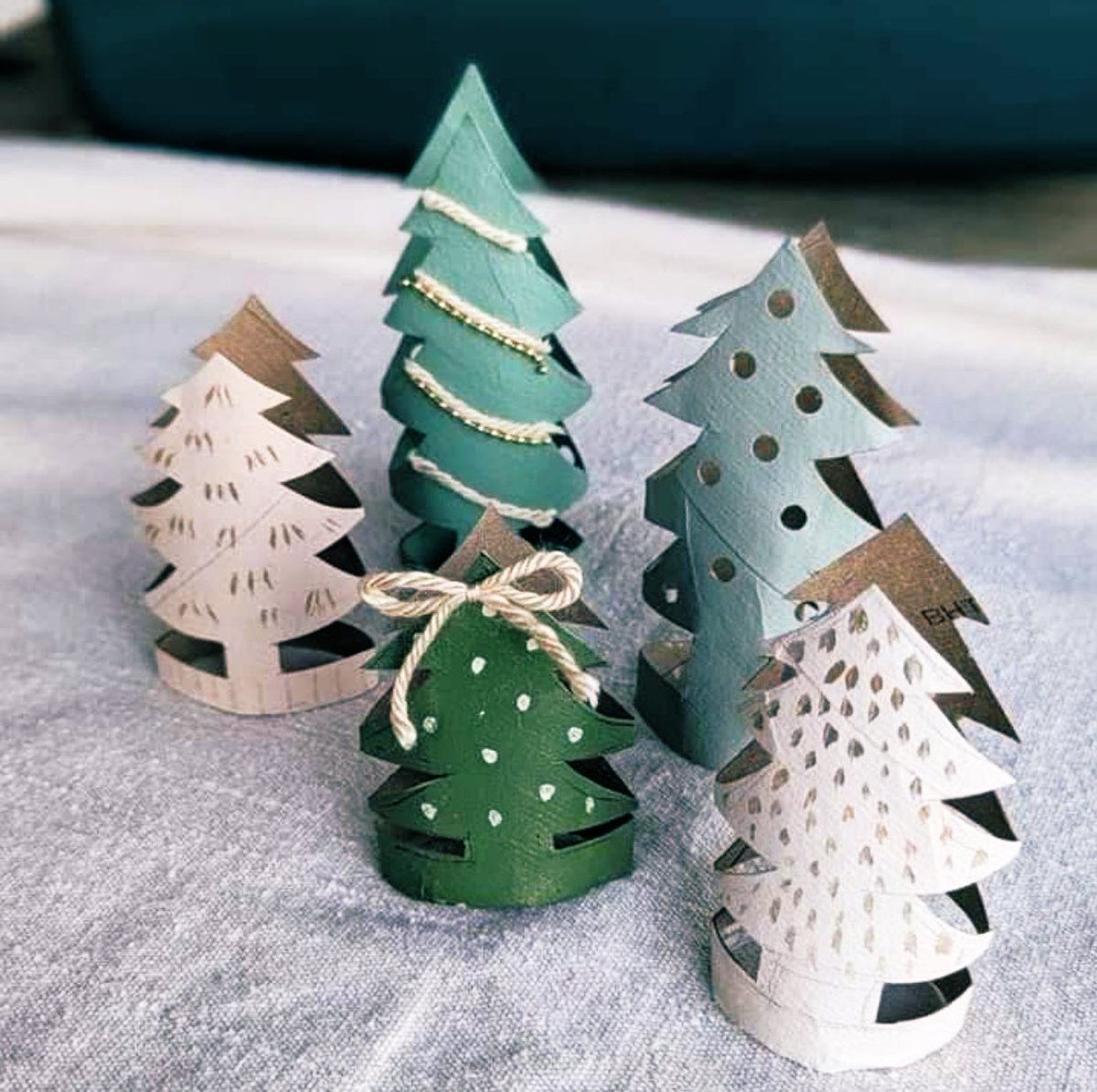 Annagoge's tweet photo. Got to love the versatility of loo rolls for #craft #activities. Just ‘bake’ them for 20 mins pre-use to sanitise them.
#craft #ToiletRoll #PaperTubes #Xmas #Cardboard #Tubes #care https://t.co/NmLzjVCS5h