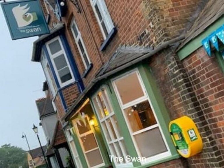 CamraBSE's tweet photo. On Saturday we have the next of the Berkshire CAMRA 50th anniversary celebrations: a pub walk around Windsor! This starts at 1pm at the Swan in Clewer village before heading on to the pubs of Windsor 🍺  https://t.co/7AesgblyR3 https://t.co/5gXDpNp5eS