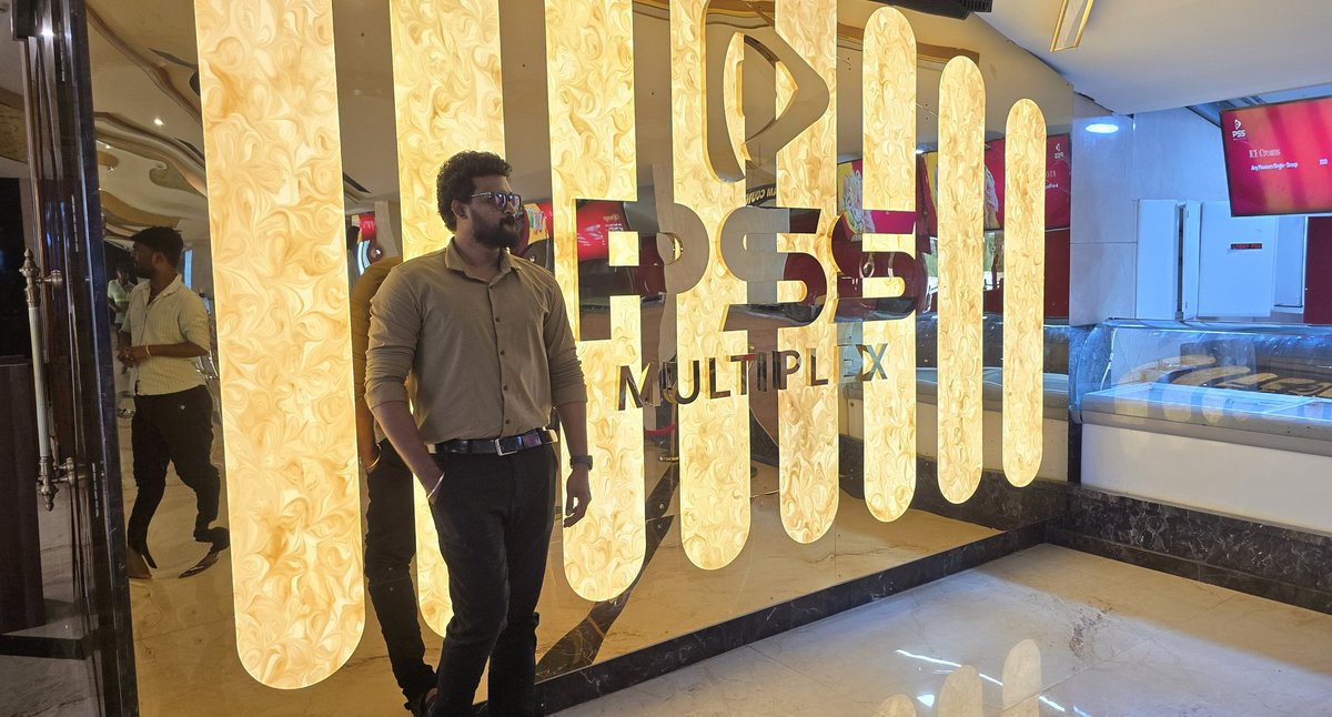 Foreign_Returns's tweet image. ரொம்ப நாள் அப்பறம் திருநெல்வேலி வந்தோம்.. சரி சாப்பிட்டு சாங்களையும் போலம் முடிவு பண்ணி படம் பாக்க வந்தாச்சு 
#Sorgavaasal 
#PssMultiplex 
#Thirunelveli 
#திருநெல்வேலி