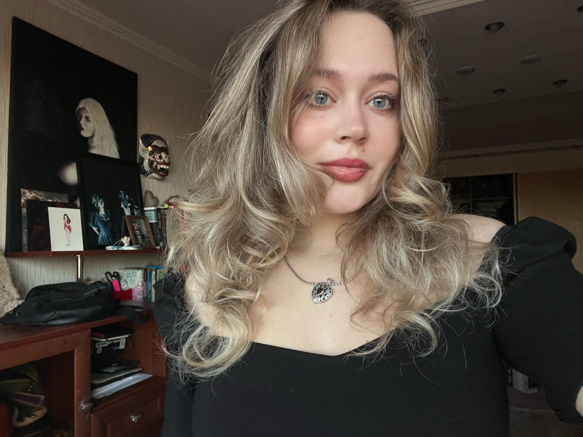 haravets's tweet photo. Today i started giving a lecture course on nude photography for beginners. it was difficult but we managed.

One student said: I thought you just undress girls and take pictures, but it's more complicated than fixing a car 🤣 https://t.co/Mi4oWxbCaa