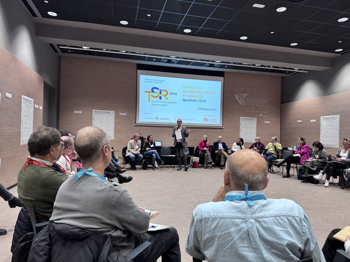 Vector_5's tweet image. Avui estem a Igualada amb 100 empreses, organitzacions, persones… compromeses amb la construcció de territoris socialment responsables #TSRIgualada @respon_cat