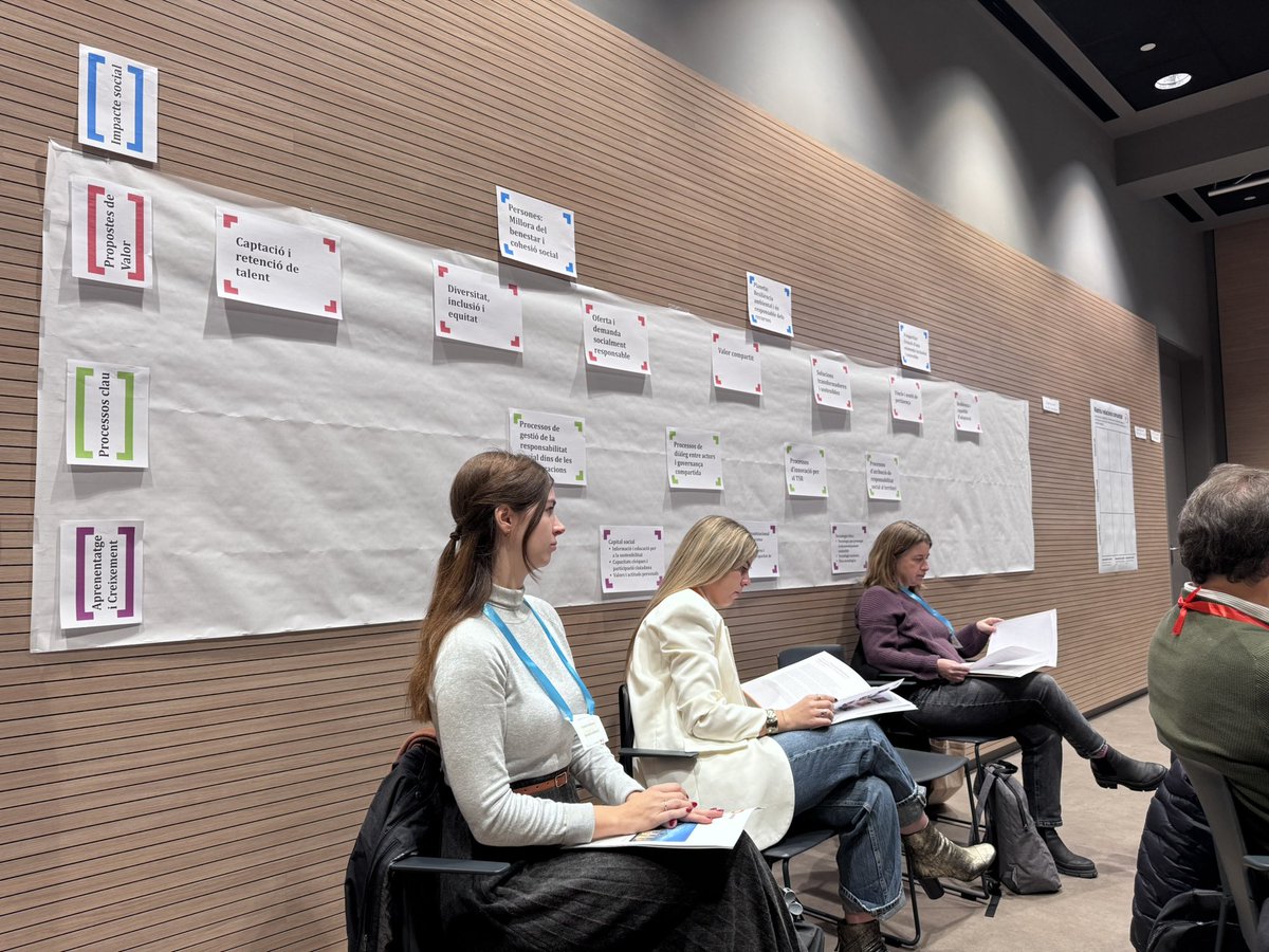 Vector_5's tweet image. Avui estem a Igualada amb 100 empreses, organitzacions, persones… compromeses amb la construcció de territoris socialment responsables #TSRIgualada @respon_cat