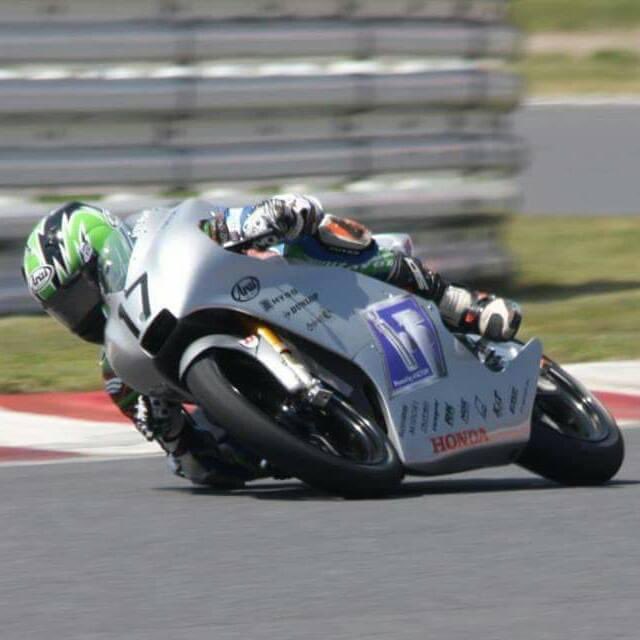 TOKIO_SHIBUTA's tweet photo. 全日本を走っていた時のチームの #ifactory さんへ♪
五百部さんは僕のバイク人生のスタートと言っても良いぐらい多くを学ばせて頂きました！
スタッフの皆様もお忙しい中ありがとうございました！
また遊びに行きます♪ https://t.co/j3V5QYQfWp