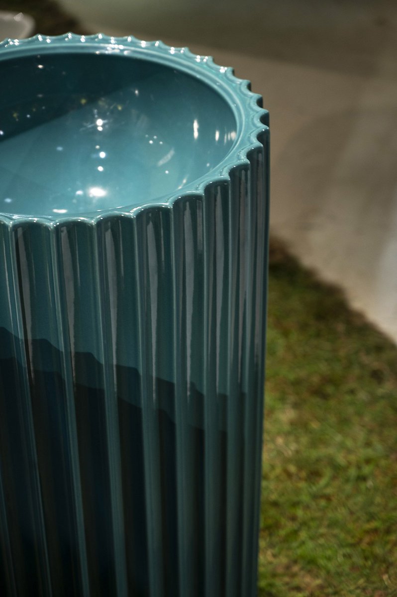 FlaminiaDesign's tweet photo. I dettagli fanno la differenza. La finitura Crystal, nei colori Topazio e Smeraldo, sul rilievo ceramico del nuovo MonoSettecento, crea un particolare effetto chiaro-scuro ▶️ https://t.co/HjGA7CpNo3
#CeramicaFlaminia #ceramicdesign #bathroomdesign #productdesign #ceramicsofitaly https://t.co/JJxnt3xoQT