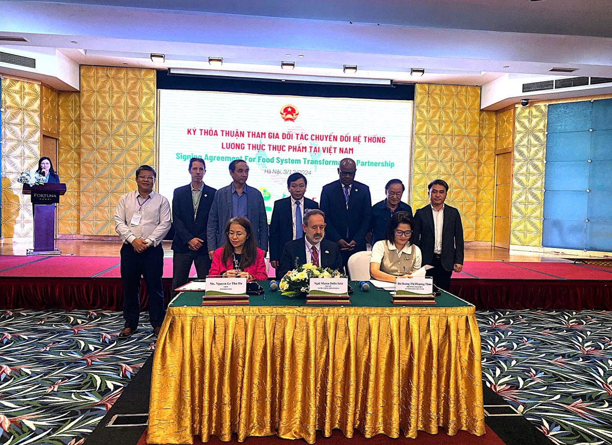 FAOVietNam's tweet image. 🌱@FAOVietnam and #MARD co-hosted a workshop on #OrganicAgriculture &amp;amp; #agroecological transition in 🇻🇳. A vital step toward sustainable farming, featuring knowledge exchange, solution proposals &amp;amp; #partnerships for #foodsystems transformation.