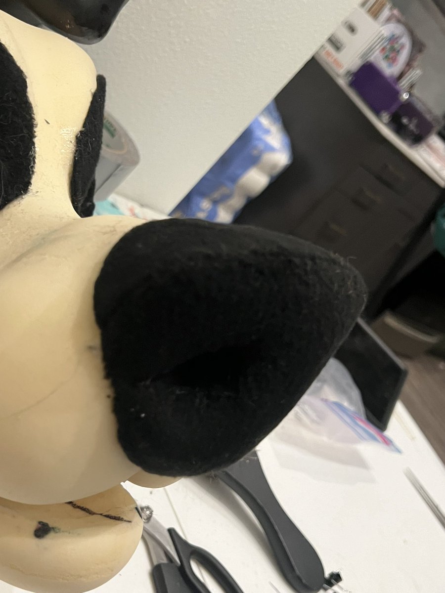 SlaughterdHound's tweet image. Sniffs you