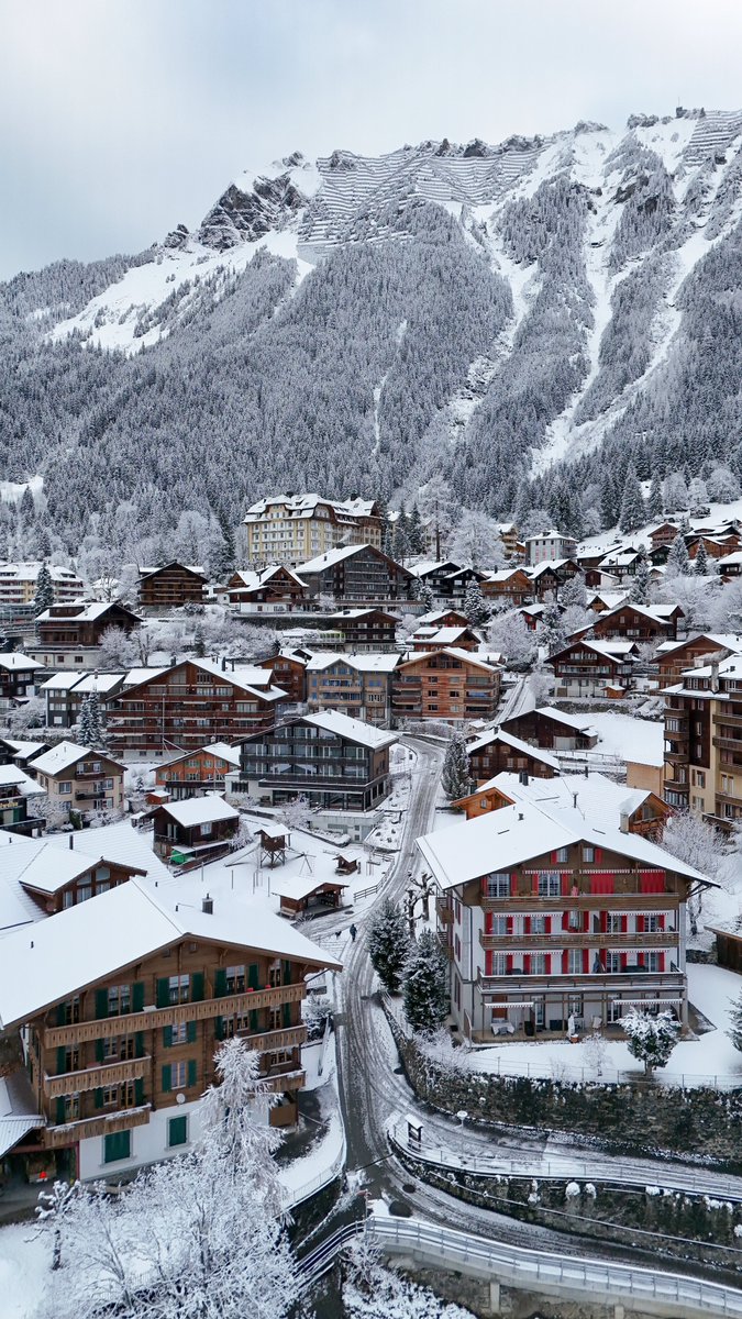 WengenSwiss's tweet photo. Good morning from Wengen. We got some snow over the night. Lauterbrunnen is still green. 
#wengen #Switzerland #jungfrauregion #lauterbrunnen #interlaken #swiss https://t.co/La8tIdAN9C