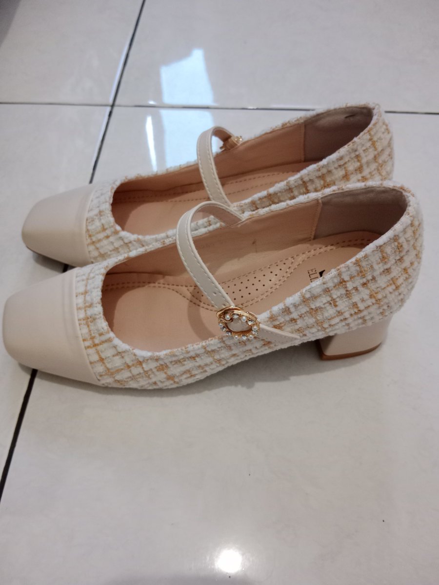 nrizqaa's tweet photo. Wts sepatu heels 5cm ellora ukuran 37
Belum pernah dipakai karena salah ukuran
 #preloved #zonauang #zonajajan
#heels https://t.co/xpdVfVob3F