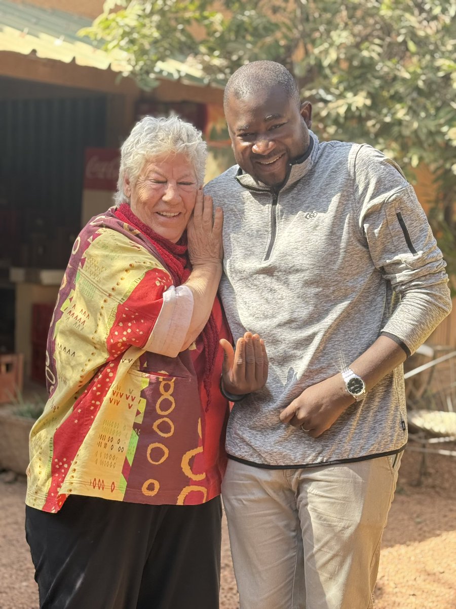 MdiOuedraogo's tweet photo. Quand tu discutes avec des personnes merveilleuses, tu te sens trop super bien. Elles ont la magie de nous rendre heureux naturellement. Gratitude et honneur à Mme Katrine Rohde, Fondatrice de #AMPO, Association Managre Nooma pour la Protection des Orphelins. Utile aux autres https://t.co/TMaboznLeV