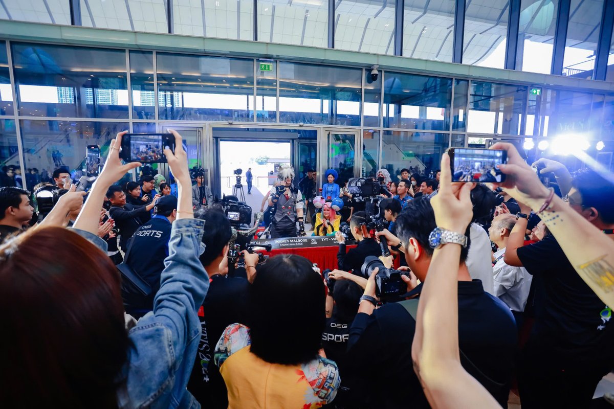 vietnamtechweek's tweet photo. ๐ค๐ค Happening RIGHT NOW at Vietnam Tech Impact Summit! ๐ค๐ค
Come live this vibe with us!
๐ซ Fashion Runway
๐ซ Cosplay Contest
๐ซ Gundam Parade
The future is now at #VTIS2024 #Binance #Bitget #KuCoin #MEXC #OKX #BingX #Strant #Tether #ATX #DIN #CoinEx #LBank #Cryptomind #WearfitAI #BEATNetwork #Dorado #RetaFi #OceanPay #U2UNetwork #AIxBlock #MaxxCapital #Holdstation
๐ Only a few hours left to grab your tickets:
https://t.co/UjC3INCh7t
https://t.co/CoWy7iiMrE
๐๐ช๐ฆ๐ต๐ฏ๐ข๐ฎ ๐๐ฆ๐ค๐ฉ ๐๐ฎ๐ฑ๐ข๐ค๐ต ๐๐ถ๐ฎ๐ฎ๐ช๐ต - ๐๐ฉ๐ฆ ๐๐ข๐ต๐ฆ๐ธ๐ข๐บ ๐๐ฐ ๐๐ช๐ฆ๐ต๐ฏ๐ข๐ฎ
โโโโโโโโโโโโโโโโโโโโโโ
๐๏ธ December 3-4
๐ Vietnam National Convention Center (NCC), Hanoi
๐ค Hosted by SSI & FPT. Organized by SSID
