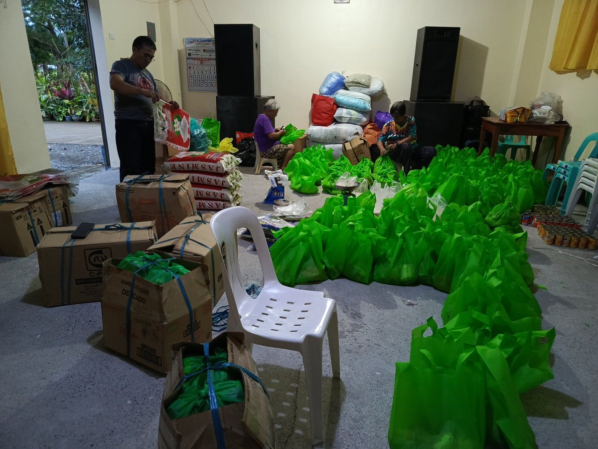 thummy08's tweet photo. its been years since ginawa natin to till now nagiging practice na natin ang tumulong..more sponsors more places to reach out..thank u po ng marami https://t.co/52Yg6rdiZz