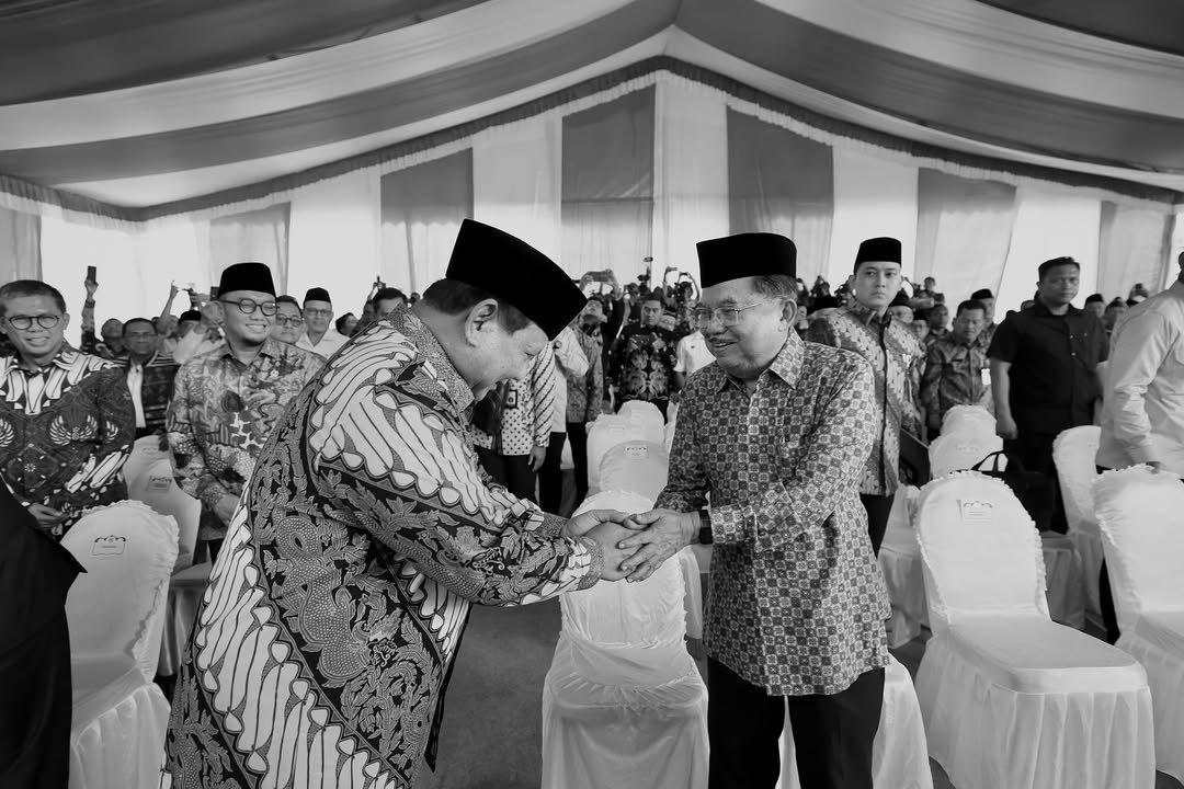 Membuka acara Tanwir dan Milad ke-112 Tahun Muhammadiyah di Universitas Muhammadiyah, Kupang, NTT.

Selamat dan terima kasih saya ucapkan kepada Muhamadiyah untuk terus berbakti kepada bangsa dan rakyat, teruskan apa yang selama ini diperjuangkan dan menghadirkan kebaikan untuk