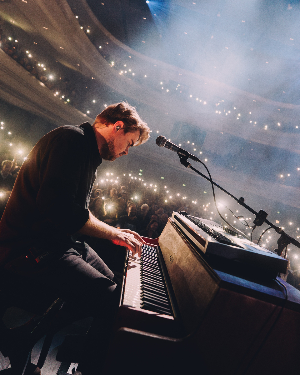 HAEVNMUSIC's tweet photo. Den Haag, you were amazing as always. Thank you for sharing this night with us. 

Tomorrow we'll travel to Antwerp for our final show of the year. Who'll join us there? 

#haevn #wideawaketour #live #concert #ontour https://t.co/NzctY5HFNw