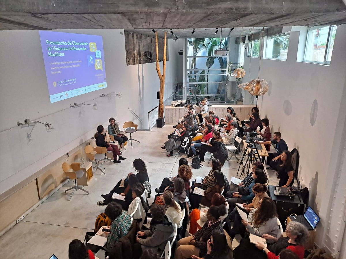Iniciamos con la bienvenida de Virginia Gil, directora de Aspacia y Montserrat Vila, directora de <a href="/HeliaDones/">Hèlia</a> ambas son parte del <a href="/ovim_es/">OVIM</a> <a href="/AIETIcomunica/">AIETI</a> <a href="/C1600s/">Colectiva 1600s</a> <a href="/almenafeminista/">Almena Feminista</a> <a href="/UAM_Madrid/">UAM Autónoma Madrid</a>