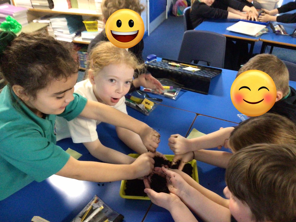 AusthorpeY3's tweet photo. We’ve been getting stuck in to our science learning this half term! We’ve been exploring rocks and soils - and what better way than getting our hands dirty with some soil sample investigations and making our own edible layers of the Earth! (In separate lessons of course!) 🪨 https://t.co/JDr3ZtD6aE