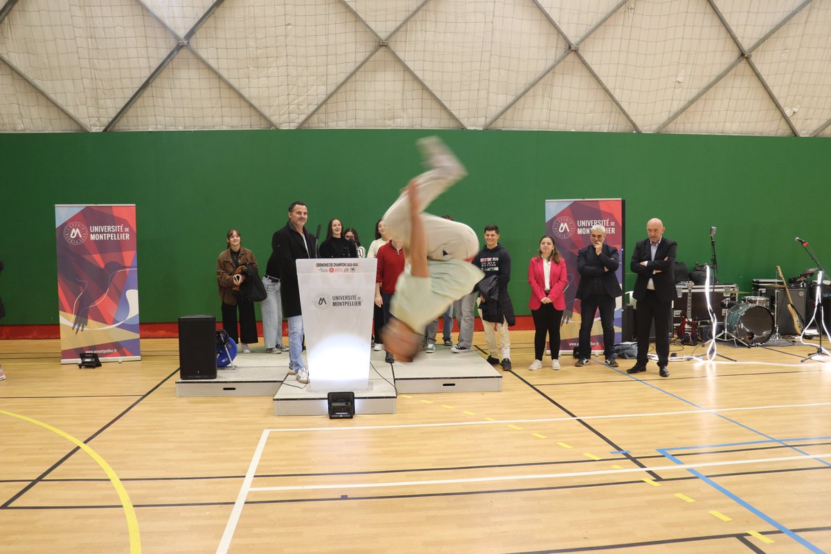 Philippe_Auge's tweet photo. Nous célébrions hier soir les étudiants champions de France universitaires 2024. Athlétisme, football, gymnastique artistique, haltérophilie, judo, rugby, volley... et dans bien d'autres disciplines, ils ont porté haut les couleurs de l'@umontpellier ! Bravo à eux ! #SUAPS https://t.co/vZhE1B7THI