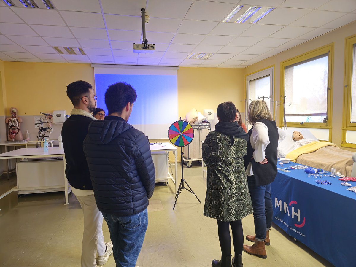 🎓Je me forme au CHU |🚭21/11, pour le #MoisSansTabac, les écoles et instituts de formation paramédicale du CHU de Poitiers ont organisé un évènement « moi » sans tabac, pour #sensibiliser les étudiants à l'arrêt du tabac ou à sa #prévention.
➡️ chu-poitiers.fr/tous-sensibili…