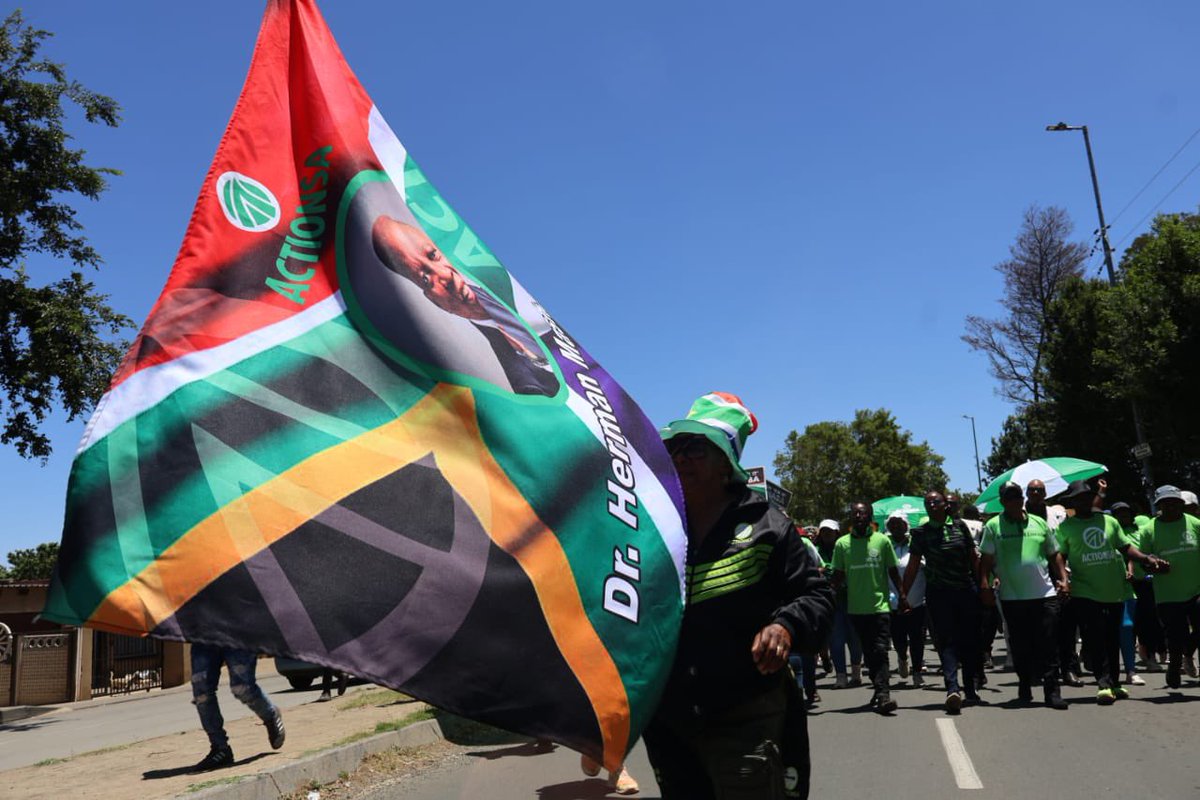 MarciaBarron777's tweet image. ActionSA President @HermanMashaba leading #Spaza4Locals March in Soweto.
Residents are GATVOL by the indecisive leadership from President Cyril Ramaphosa and are making their voices heard. #SouthAfricansFirst 🇿🇦