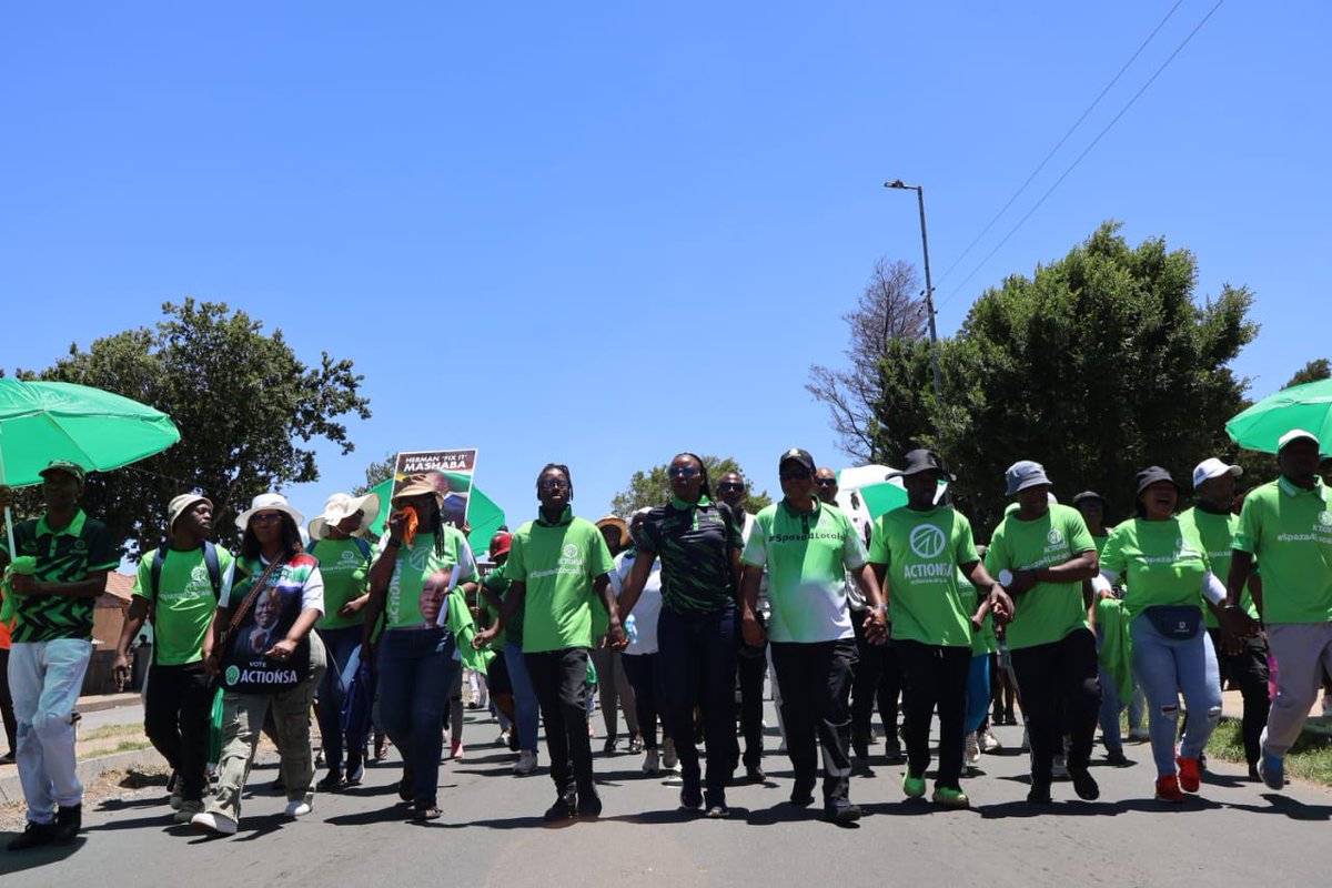 MarciaBarron777's tweet image. ActionSA President @HermanMashaba leading #Spaza4Locals March in Soweto.
Residents are GATVOL by the indecisive leadership from President Cyril Ramaphosa and are making their voices heard. #SouthAfricansFirst 🇿🇦