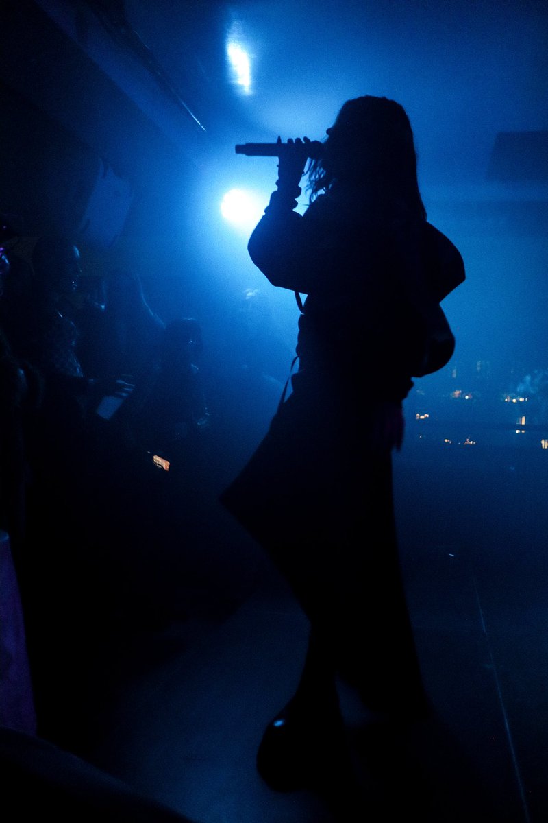 timéa ✰ tweet media