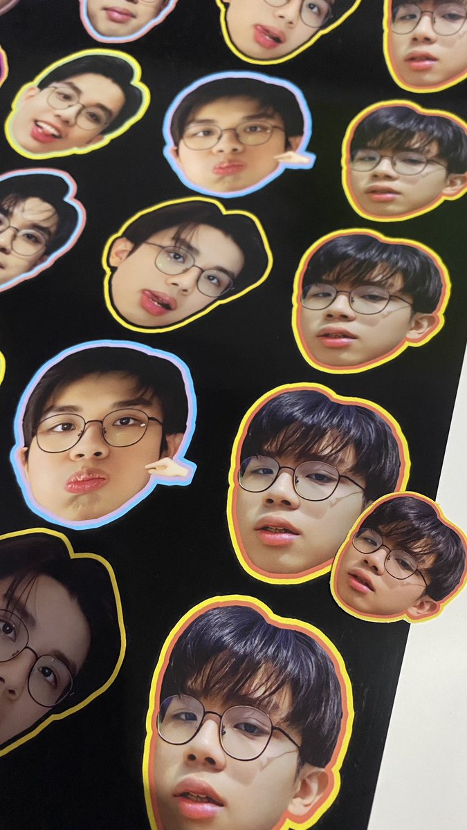 honeyyy21___'s tweet photo. gak expect segede ini stikernya😃 yg kecil pesen di shopee, yg gede cetak langsung barusan, yaudah lah ya...
lagian gue ditanya iya-iya aja lagi mana pc nya ada 125pcs yang barusan dicetak😭☝🏻 https://t.co/yhyxhBS76j