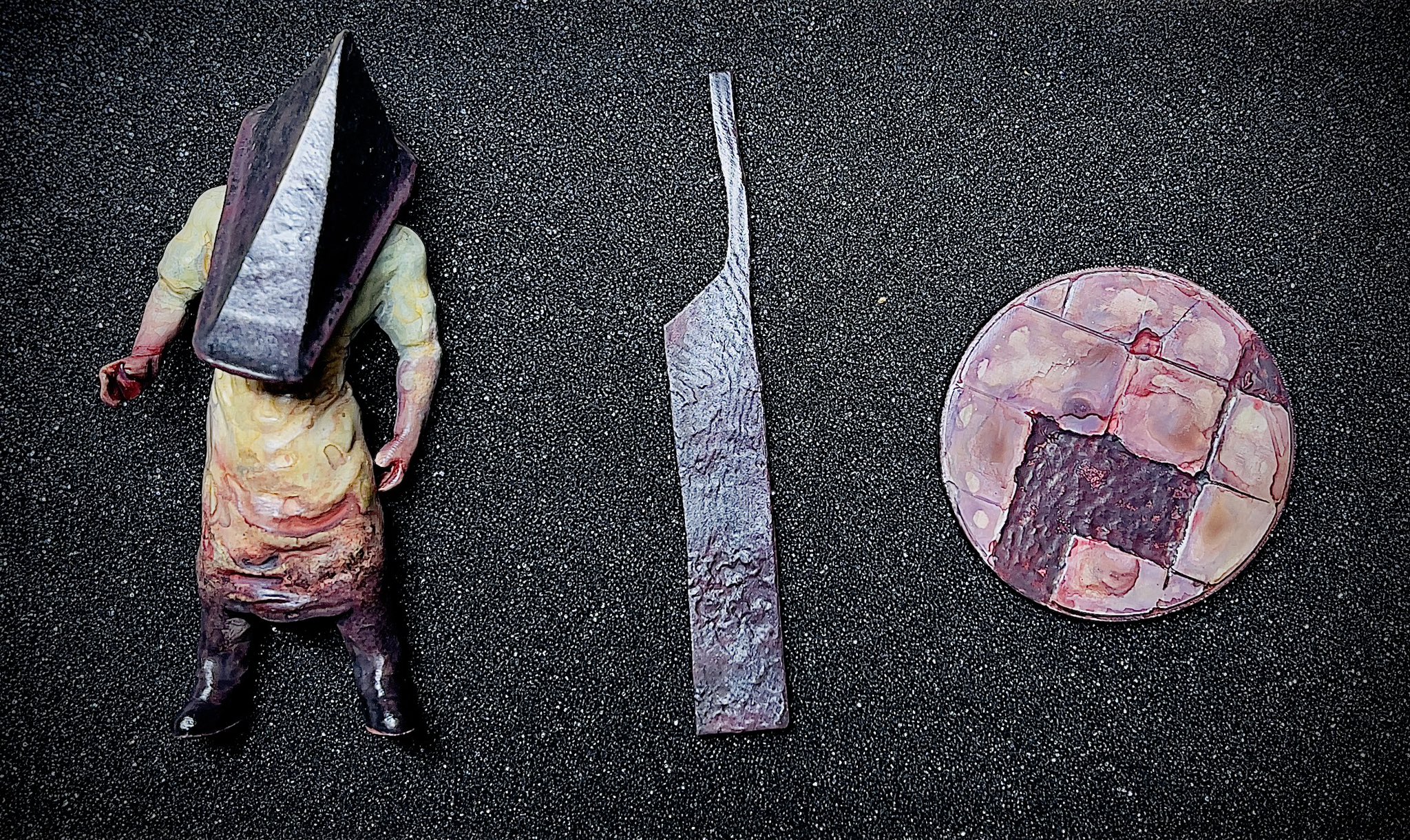 1 pic. My Silent Hill, Pyramid Head DIY Miniature #silenthill #silenthill2 #fanart https://t.co/5Ppk163src